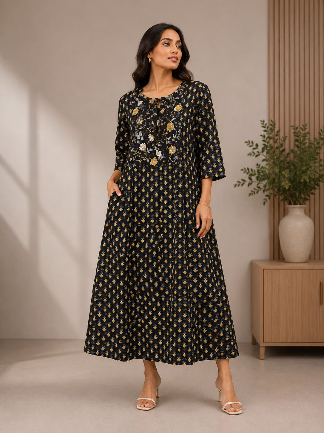 Skip M Women's Black Floral Print A-Line Maxi Dress